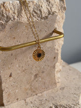 Load image into Gallery viewer, Solis