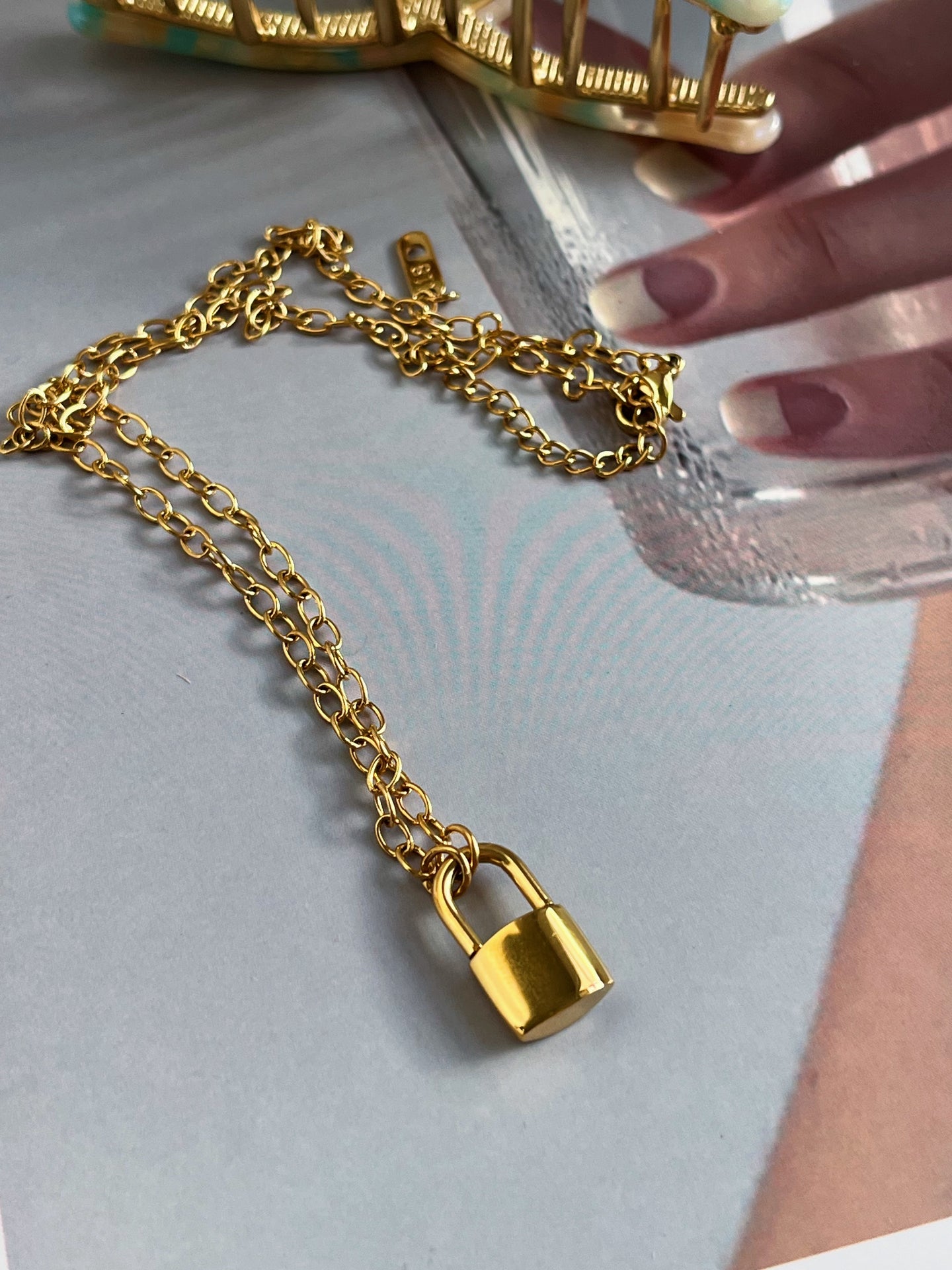 Lockette