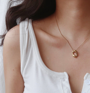 necklaces lover / 18K Gold Pendant Necklace • Gold Circle Pendant Necklace • Gold Pendant Titanium Necklace • Gift for Her